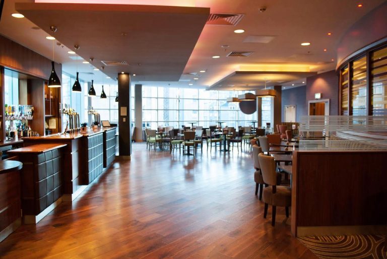 Jurys Inn Aberdeen Bar 768x515