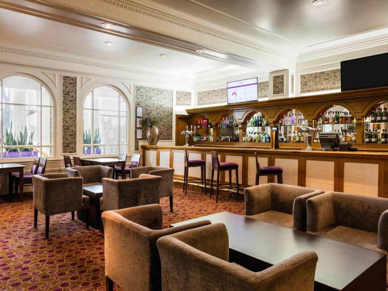 Mercure Aberdeen Caledonian Hotel bar2 768x576