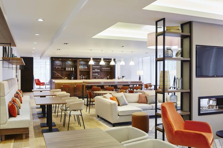 Residence Inn by Marriott Aberdeen bar 768x512