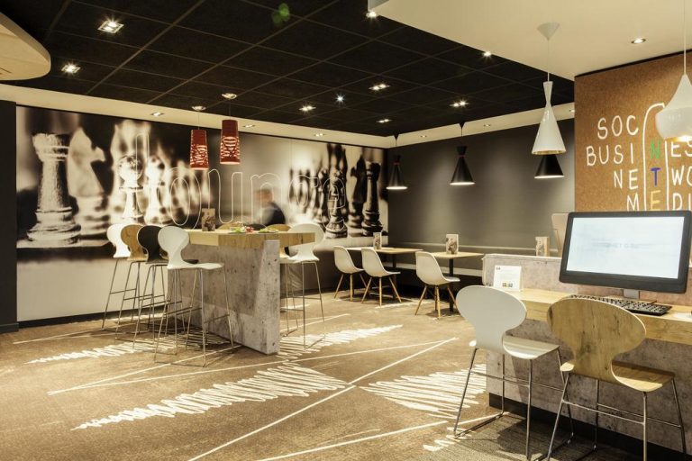 ibis Edinburgh Centre Royal Mile – Hunter Square lounge 768x512